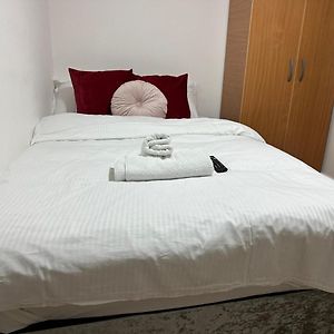 Standard Zimmer mit Kingsize-Bett